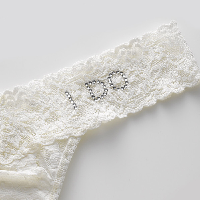 Hanky-Panky-6511-Signature-Lace-Original-Rise-IDO-Thong-Bare-Basics-Lingerie-Richmond-Vancouver.jpg
